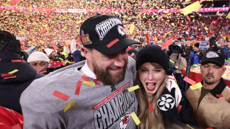 La tenue de logo LV de Taylor Swift pour Kansas City Win pourrait avoir un double sens spécial