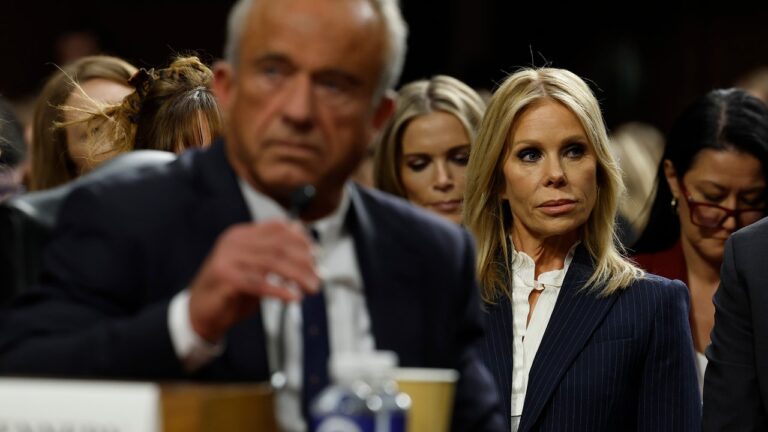 Cheryl Hines, Megyn Kelly et Vani Hari forment RFK Jr.'s Maha Cheer Squad à la première audience de confirmation