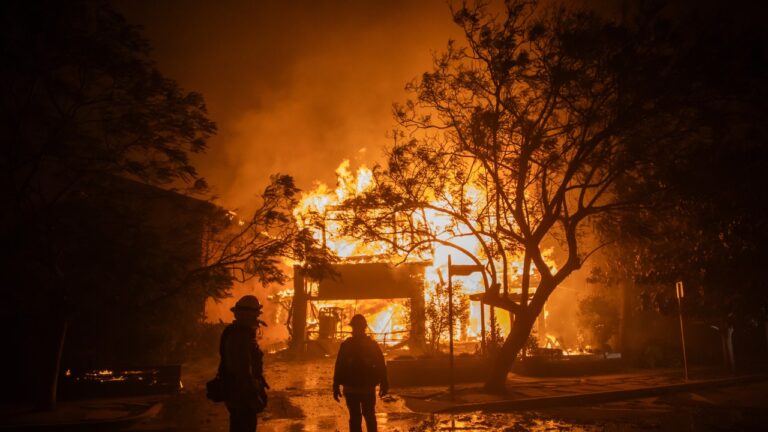 Des images médiatiques déchirantes des incendies de forêt en Californie montrent un bilan catastrophique