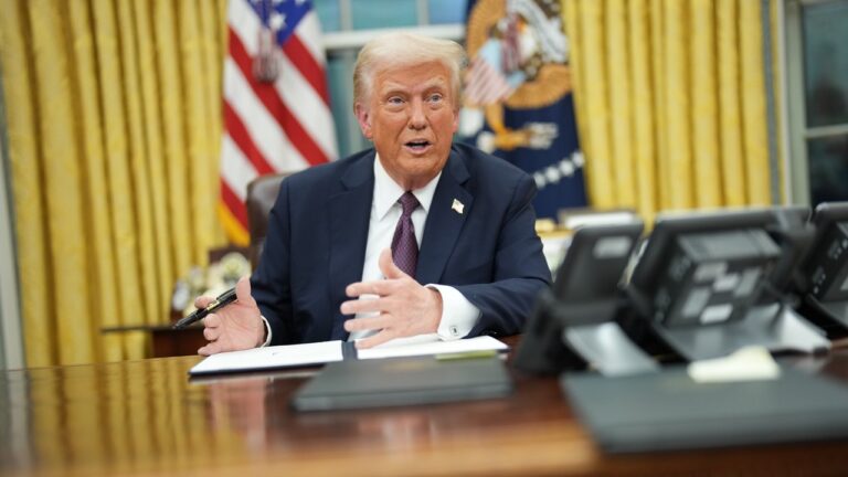 Donald Trump accélère sa guerre à «réveil» avec la purge des travailleurs fédéraux de Dei