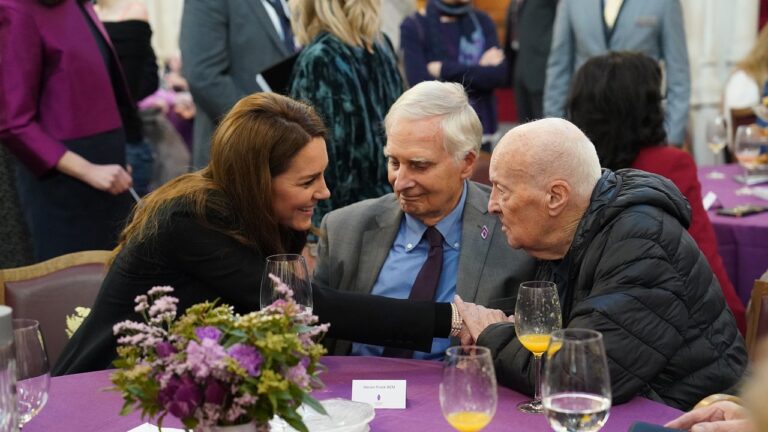 Kate Middleton retrouve les survivants de l'Holocauste qu'elle a photographiés en 2020