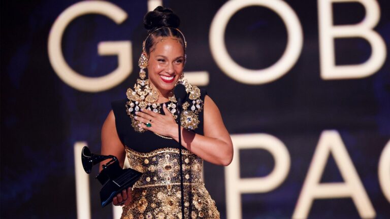 Alicia Keys devient politique, disant «Dei n'est pas une menace», aux Grammys 2025