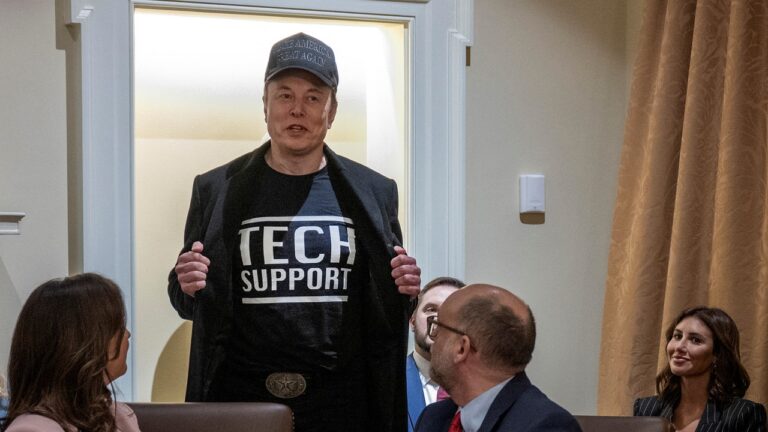 Cette femme, qui n'est pas Elon Musk, est définitivement, à 100%, à Doge qui coule – à Dieu!