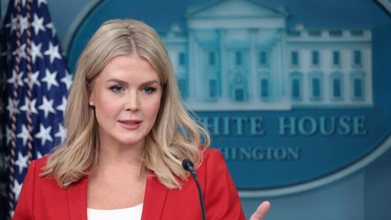 Donald Trump transforme la piscine de presse en une chambre d'écho Maga