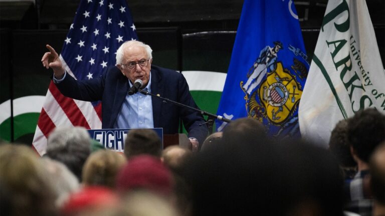 Bernie Sanders emballe des arènes lors de sa tournée anti-oligarchie: « Les gens sont vraiment, vraiment inquiets »