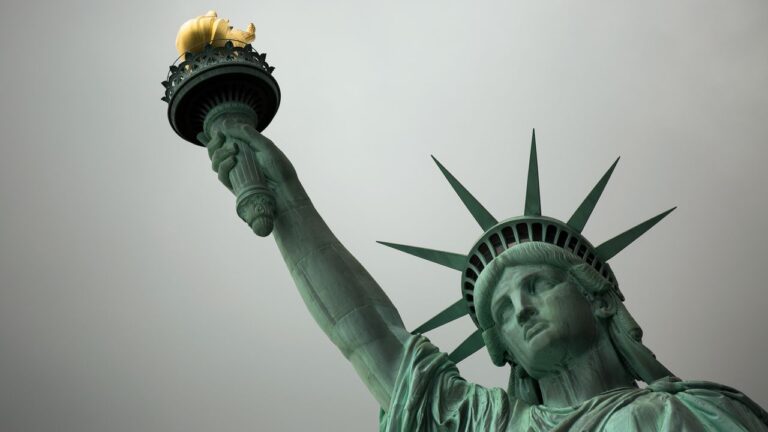 La France a appelé. Il veut que sa statue de la liberté revienne.