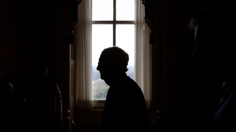 Le règne du Sénat de Mitch McConnell se termine par un gémissement