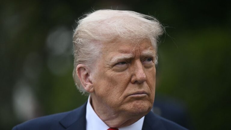 La cote d'approbation de Trump est régulièrement en tanking, encore pire que 100 marques de jour pour Biden, Obama ou Bush