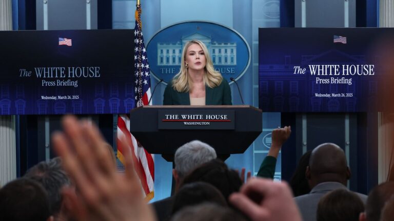 Le dernier coup de la Maison Blanche Trump à la presse est bien plus que des graphiques de sièges