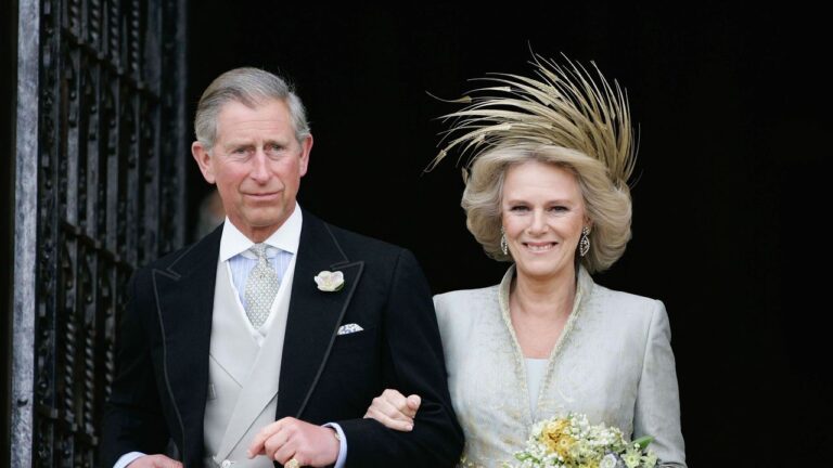 Le roi Charles et la reine Camilla célèbrent 20 ans de mariage avec la séance photo romantique