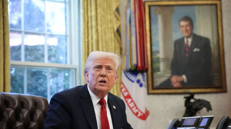Sondage: les Américains désapprouvent la gestion par Trump de à peu près tout