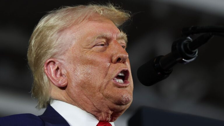 Donald Trump veut un autre emploi pour lequel il n'est pas qualifié: le pape