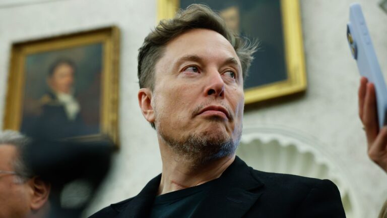 Elon Musk joue le jeu de blâme
