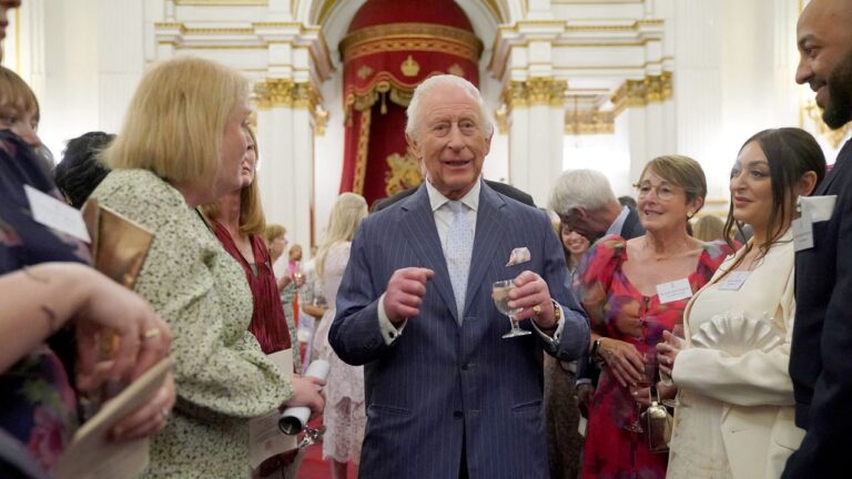 Le roi Charles offre de l'espoir à ceux qui sont confrontés à «l'expérience intimidante» et «effrayante» du cancer