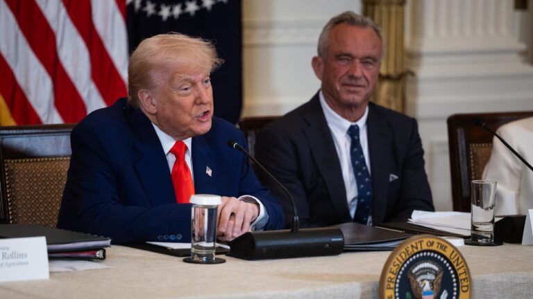 Le vrai programme MAHA de Trump: plus de légumes verts à feuilles, moins de soins de santé