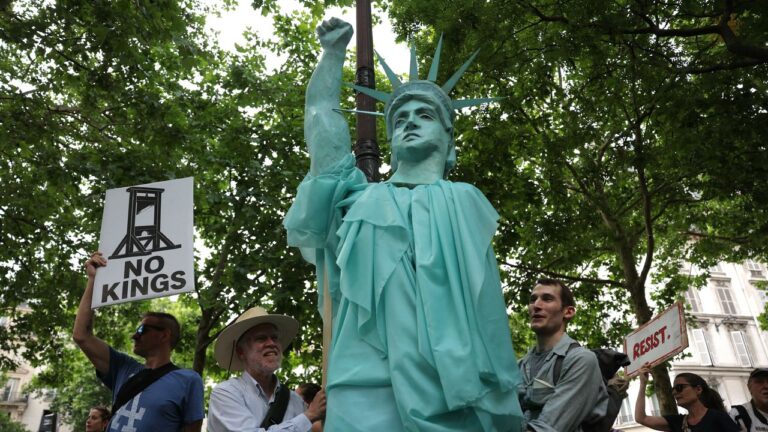 Le défilé militaire de Trump – à son 79e anniversaire – a fait des manifestations à l'échelle nationale «No Kings»
