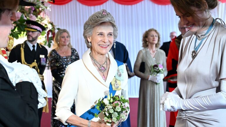 Birgitte, duchesse de Gloucester, brille dans le diadème de la chèque