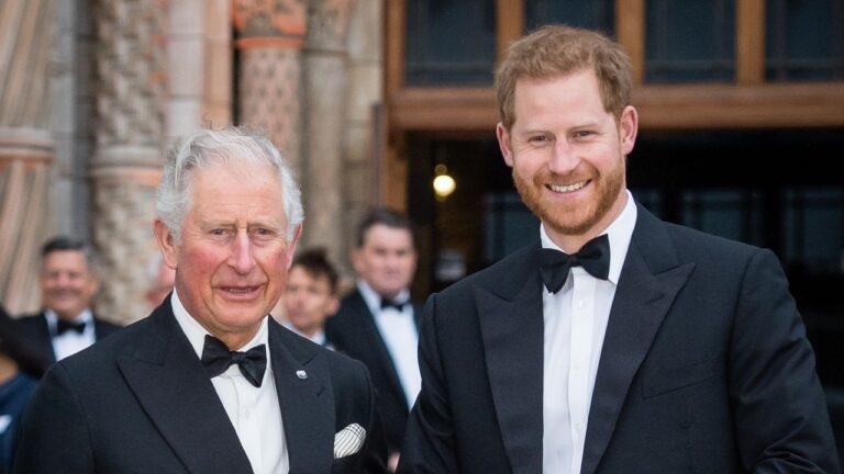 À l'intérieur de la réunion de «rapprochement» entre les équipes de presse du roi Charles et du prince Harry