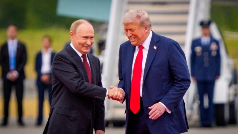 Trump, Zelensky se rencontrera à la Maison Blanche après aucun accord avec Poutine au sommet américain-Russia