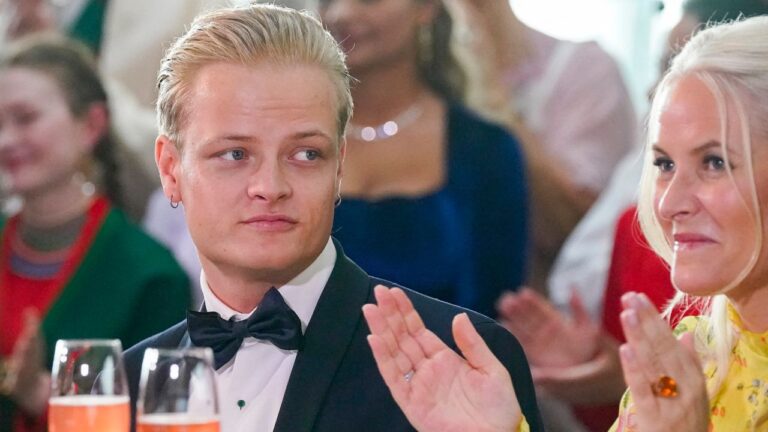 Marius Borg Høiby, fils de Crown Princess Mette-Marit de Norvège, a été inculpé de 32 accusations, dont 4 chefs de viol