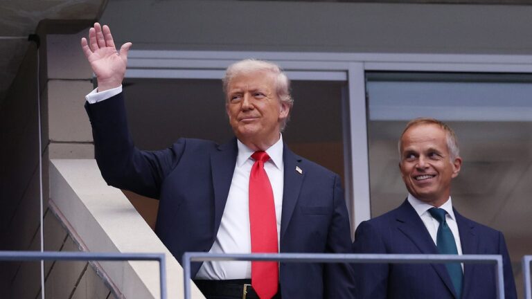 Donald Trump à l'US Open: Seca Snafus, Boos Vous n'entendrez pas la diffusion et une victoire de Carlos Alcaraz