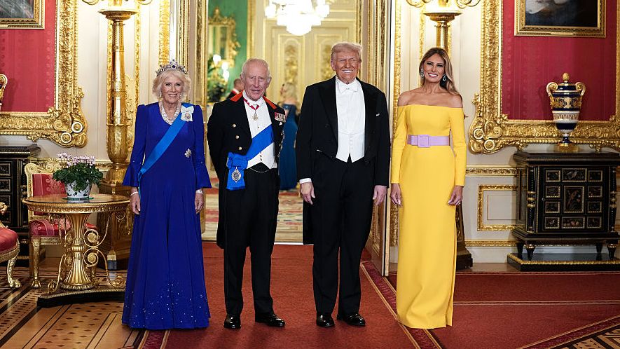 Trump a eu droit à une exposition éblouissante de diadèmes au banquet d