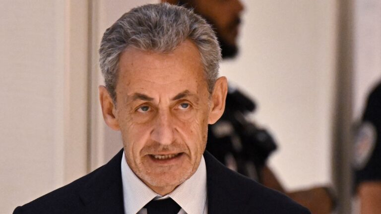 Nicolas Sarkozy est condamné: «je vais dormir en prison, Maistes avec ma tête haute»