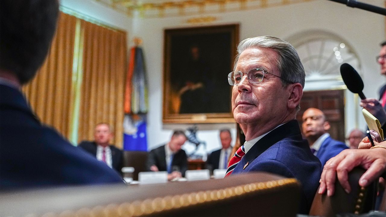 Scott Bessent combat les numéros de travail brutaux