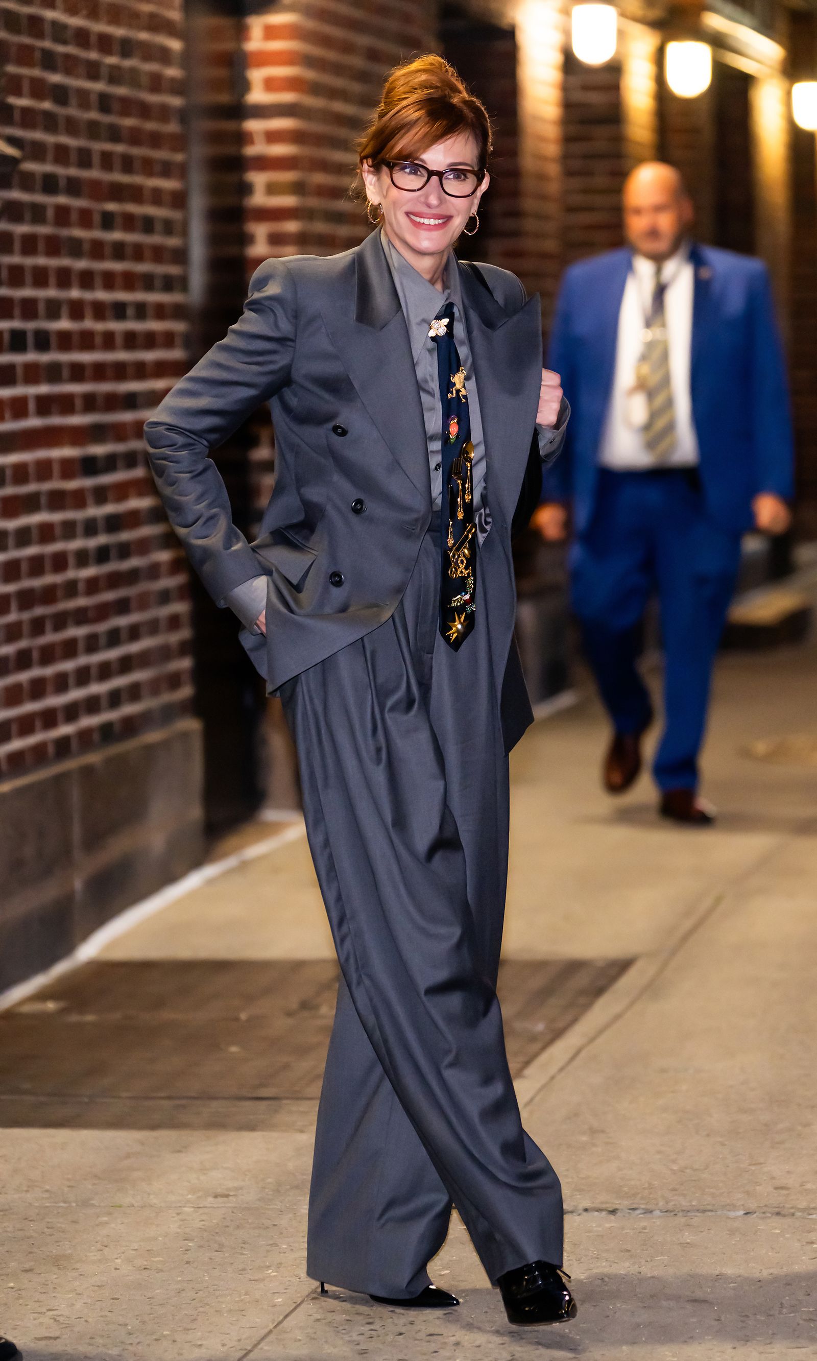 Julia Roberts est vue en quittant le spectacle tardif avec Stephen Colbert au Ed Sullivan Theatre le 1er octobre 2025 à New York.
