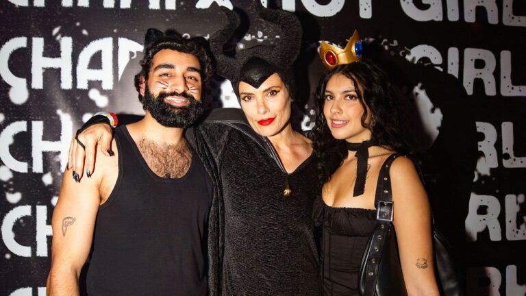 À l&rsquo;intérieur de la fête d&rsquo;Halloween de Hot Girls 4 Zohran 4 Zohran