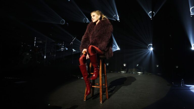 « I Sit in Parks » de Kelsea Ballerini est le dernier paratonnerre des antiféministes conservateurs