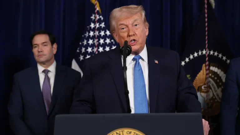 Trump, apparemment épuisé, annonce un plan pour « prendre le contrôle » du Venezuela