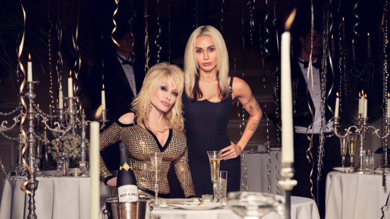 Dolly Parton célèbre son 80e anniversaire en redonnant, avec l&rsquo;aide de quelques amis célèbres