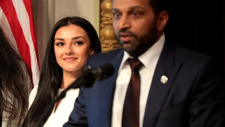Jets du FBI, ses propres agents de sécurité et Honky Tonk Love : Alexis Wilkins parle de sa vie en tant que petite amie de Kash Patel
