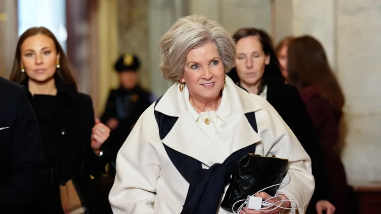 Susie Wiles a déclaré à Vanity Fair qu&rsquo;une action militaire au Venezuela nécessite l&rsquo;approbation du Congrès