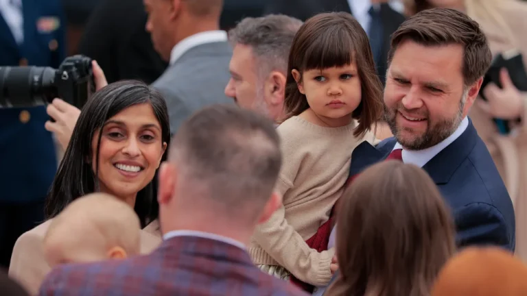 Usha Vance et JD Vance, le couple d&rsquo;affiches de Pronatalism, vont avoir un 4ème enfant
