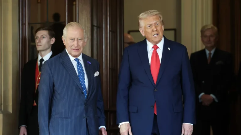 Le roi Charles envisage toujours de se rendre aux États-Unis malgré les critiques de Trump à l&rsquo;égard du Royaume-Uni