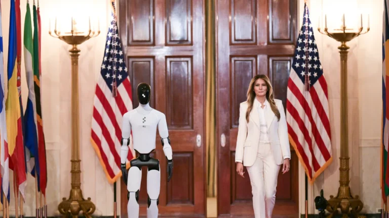 Comment Melania Trump a redéfini la façon dont nous parlons de la mode en politique