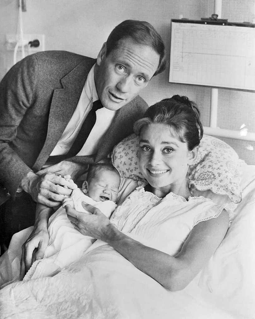 L'image peut contenir Mel Ferrer Audrey Hepburn Personnes Personne Adulte Mariage Visage Tête Photographie et portrait