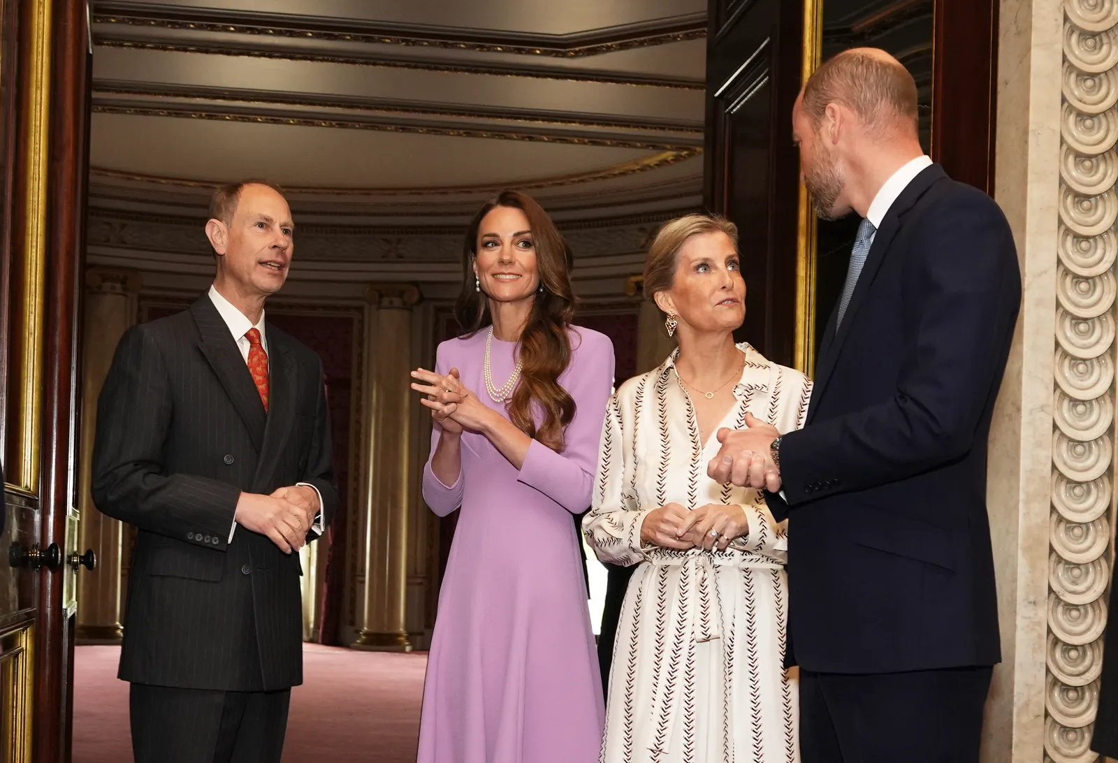 L'image peut contenir Sophie, comtesse de Wessex, personne, accessoires de mariage pour adultes, bijoux, colliers et vêtements