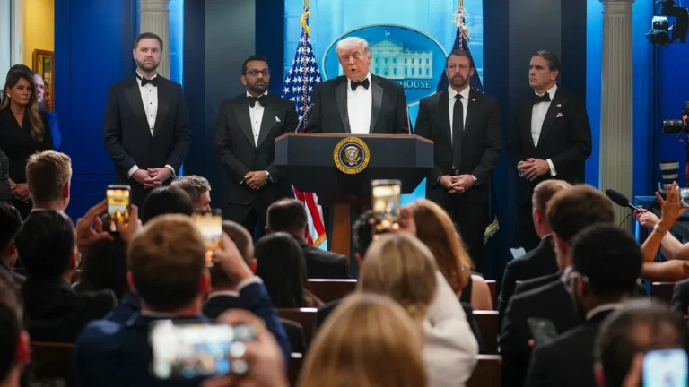 Donald Trump s&rsquo;exprime après l&rsquo;arrestation du tireur lors du dîner des correspondants de la Maison Blanche : « Ce sont des gens fous »