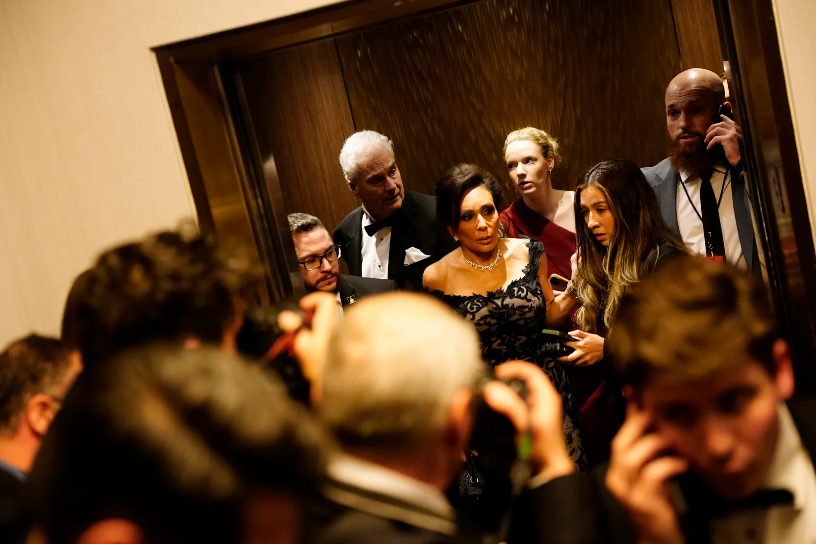 L'image peut contenir Tom Emmer Jeanine Pirro Holliston Coleman Personne adulte Mariage Intérieur Accessoires et lunettes