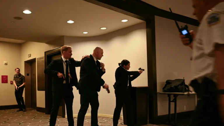 Donald Trump s&rsquo;est précipité hors du dîner des correspondants de la Maison Blanche après des coups de feu