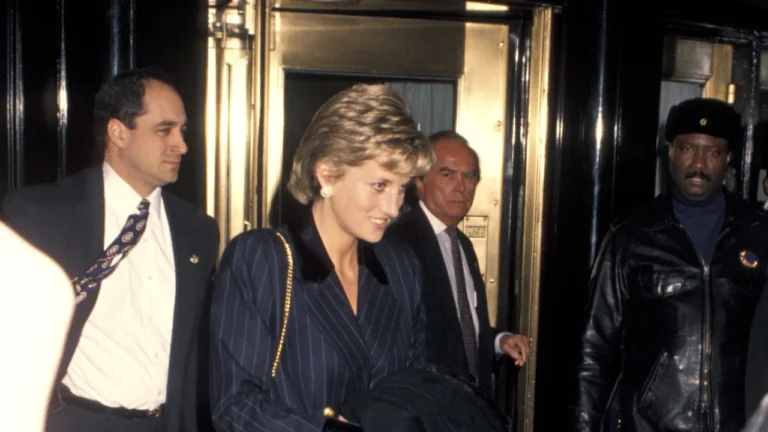La longue et glamour histoire de la famille royale britannique et de l&rsquo;hôtel Carlyle