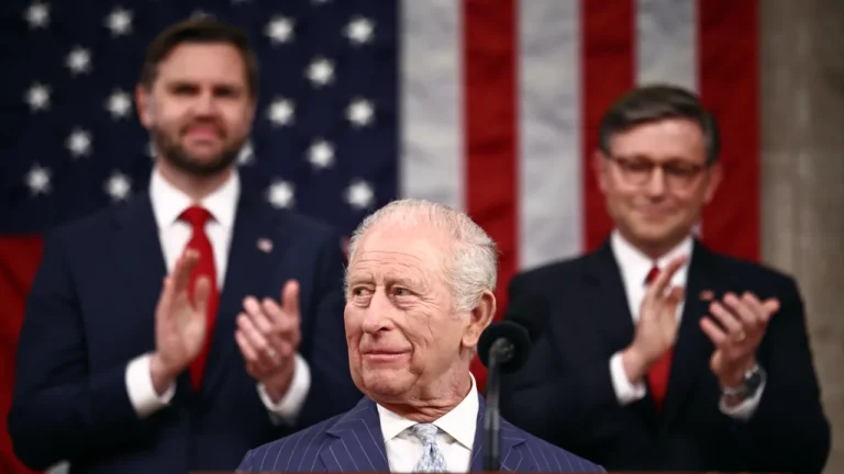 Un monarque « anxieux », une équipe d&rsquo;assistants et 12 ovations debout : comment le discours historique du roi Charles au Congrès est né