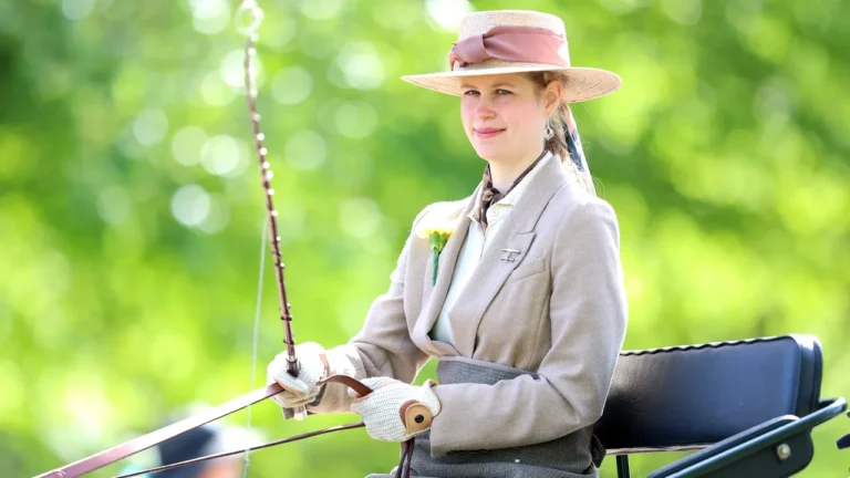 Lady Louise Windsor n&rsquo;a « ni airs ni grâces » alors qu&rsquo;elle travaille dans les coulisses du Royal Windsor Horse Show