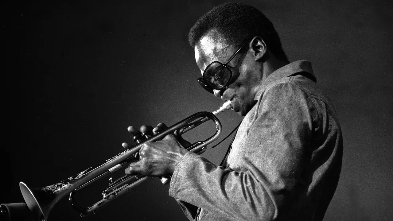 Comment je lutte avec l'héritage compliqué de Miles Davis en tant qu'artiste et agresseur