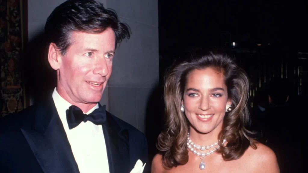 Comment Kelly Klein s'est retrouvée avec les boucles d'oreilles en perles de Wallis Simpson
