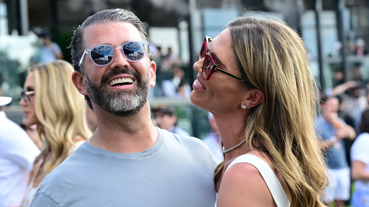 Donald Trump Jr. et Bettina Anderson célèbrent leur mariage lors d'une cérémonie de mariage aux Bahamas