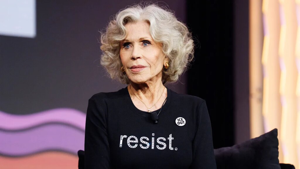 Exclusif : Jane Fonda fait appel à Bette Midler, Patti Smith et à d'autres stars pour lutter contre l'autoritarisme lors du concert de juin
